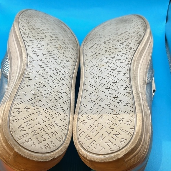 Nine West slip on silver shiny loafer sneaker casual shoe size 8M, women - Picture 6 of 7